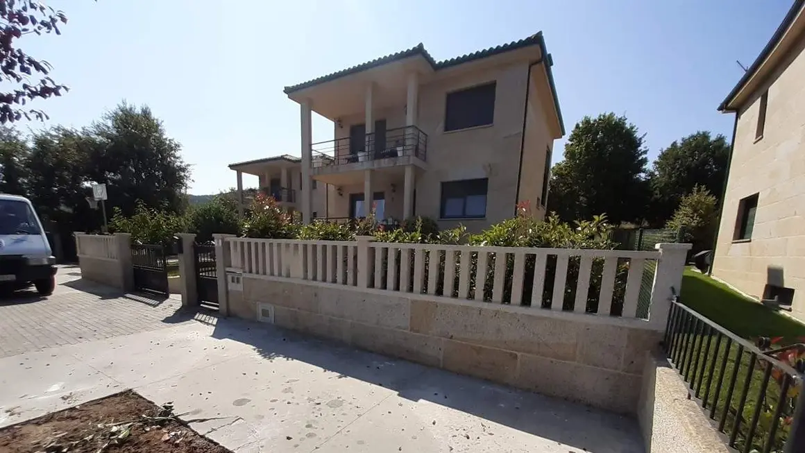 Boundary Wall with Straight Stone Balusters