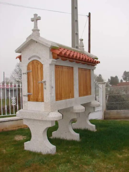 Hórreo Pequeño de Piedra