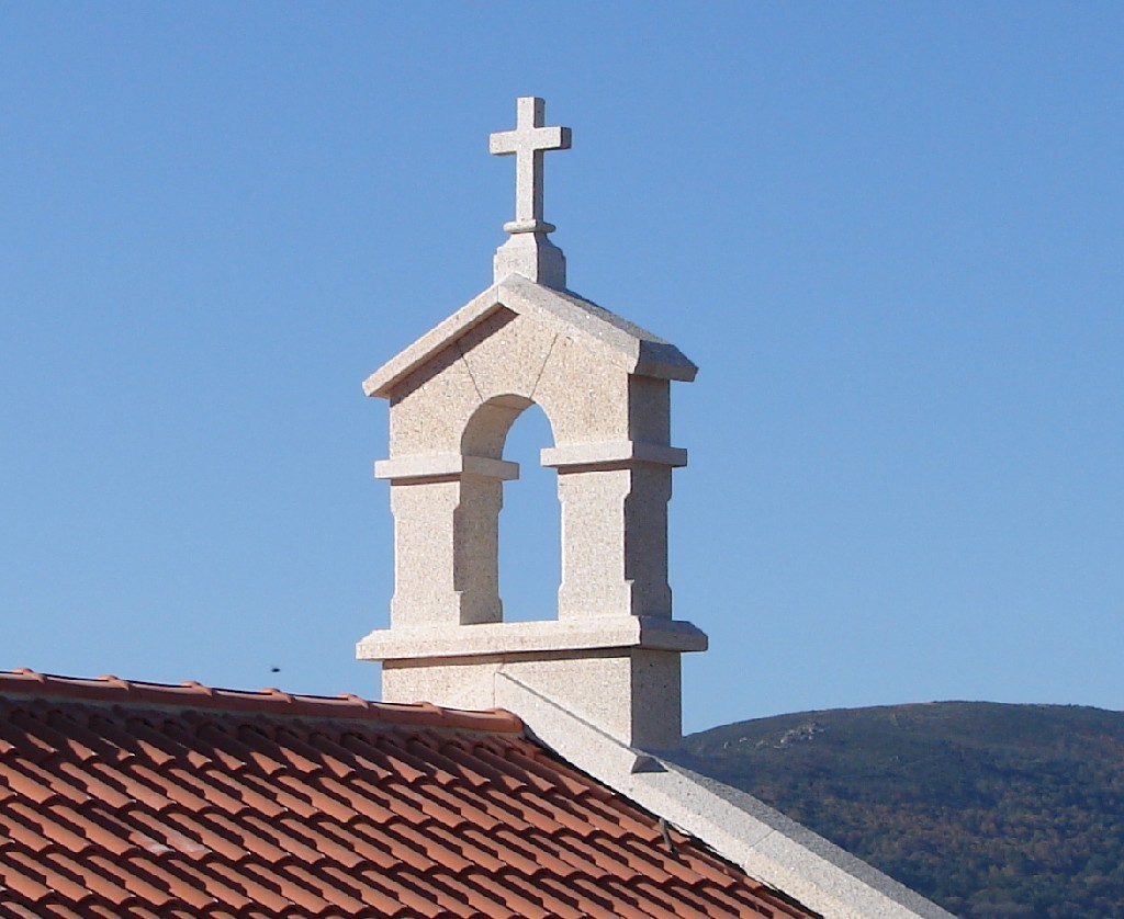 Remate de Campanario de Capilla en Piedra 