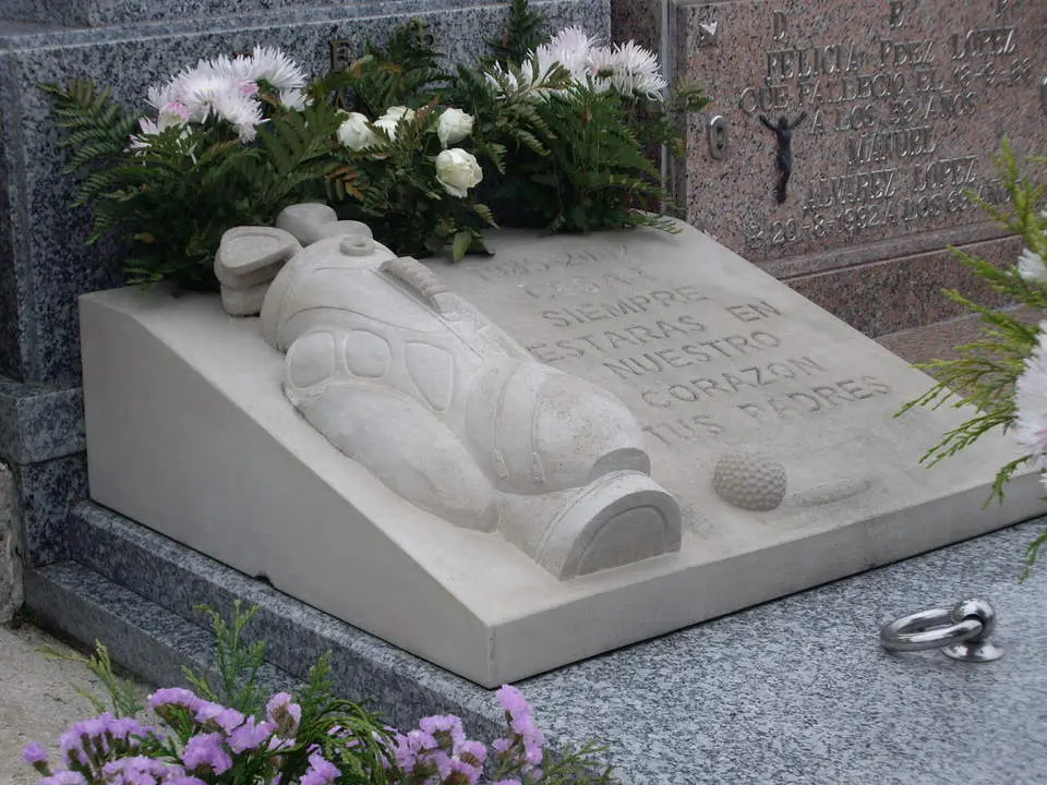 Escultura de bolso de Golf en Lápida