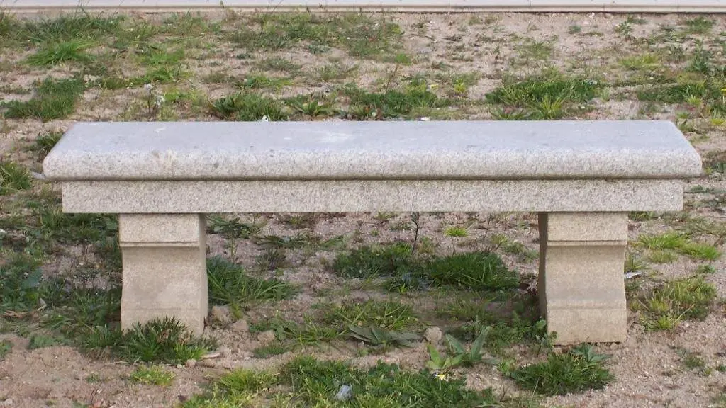 Banco de Piedra para Terraza y Zonas de Descanso